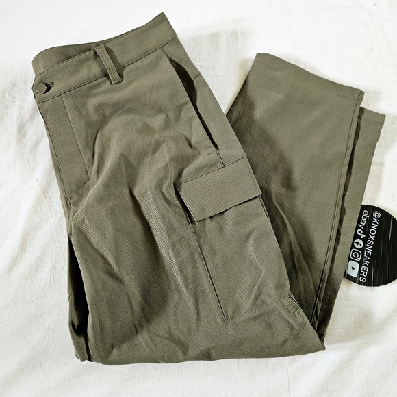 Lululemon Utilitarian Cargo Pant MEOL Medium Olive Green Men's Size 36 - Picture 1 of 8